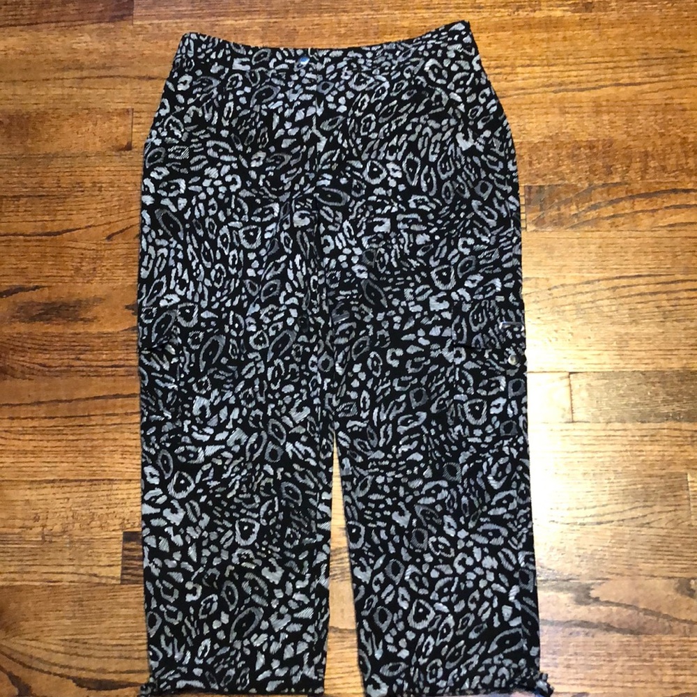 Chico’s Zenergy Wm Capri pant black/white print sm